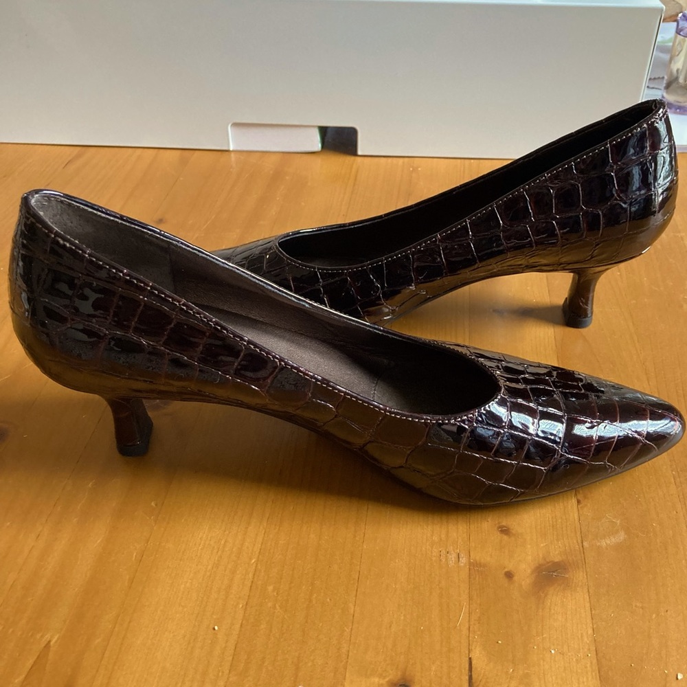 Vaneli Patent Croc Embossed Heels 8.5 N EUC